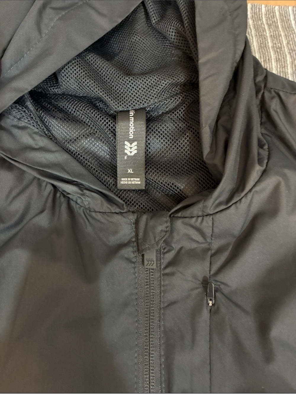 All In Motion Men’s Black Lightweight Mesh Lined Windbreaker Hooded Jacket XL